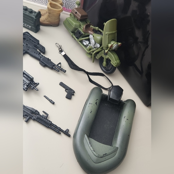 GI JOE Boots & More Army Toy Lot - Picture 7 of 9